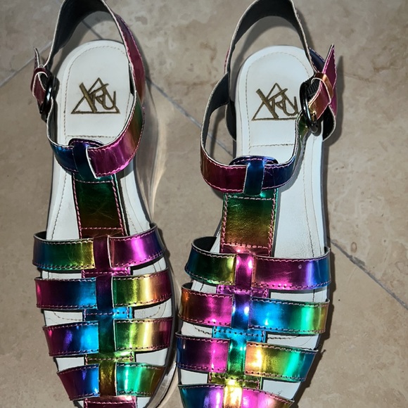 YRU Qloud Chariot Rainbow Platform Sandals - Picture 10 of 13